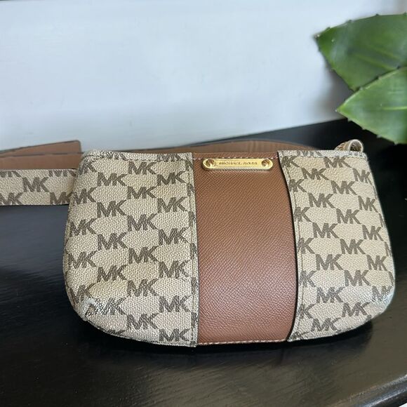 Michael Kors Leather Belt Bag Fanny Pack  Gold Hardware signature - Picture 1 of 8